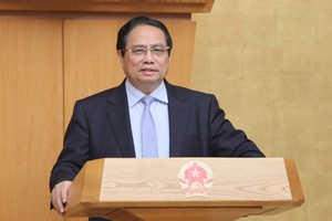 须把党所有主张具体化与体制化