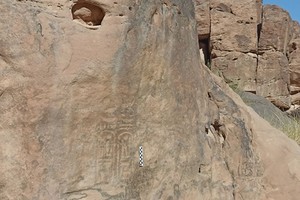 约旦旅游和文物大臣莉娜‧艾纳卜19日宣布，考古学家在约旦南部的瓦迪拉姆保护区一处岩壁上发现法老象形文字铭文。