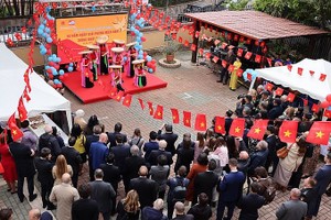 越南南方解放50周年纪念仪式在意大利隆重举行。（图：越通社）