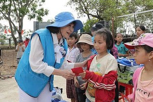 华人单位关爱达乐省贫困户