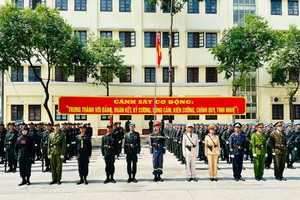 逾两千年轻战士参加阅兵演练