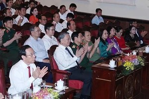 党中央总书记苏林出席“和平交响曲”交响合唱专场音乐会。（图：越通社）