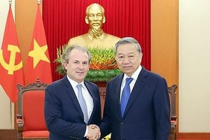 苏林总书记接见美国罗森集团首席执行官