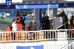 朝鲜新建驱逐舰入水