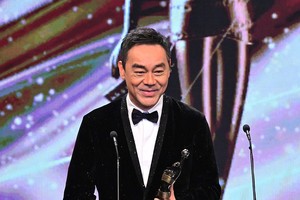 最佳男主角获得者刘青云在颁奖典礼上。