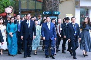 两国总理偕夫人观览国家历史博物馆