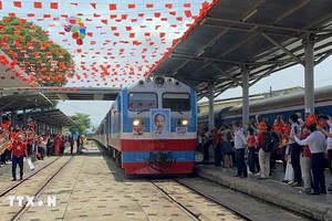 欢庆“四‧三〇”大典迎接统一列车 1