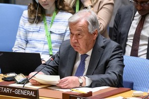 秘书长古特雷斯在安理会会议上就中东局势，包括巴勒斯坦问题发表讲话。（图：联合国）