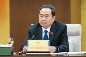 国会主席陈青敏主持会议。