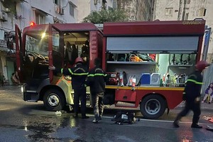 消防队闻讯后赶抵现场，迅速开展灭火和营救行动。（图：CTV）