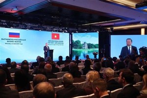 苏林总书记在论坛上发表讲话。（图：越通社）