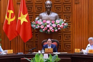 优先在本市建立国际金融中心