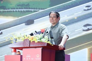 政府总理范明政在动工仪式会上致辞。