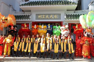 张氏宗祠理事会合照留念。