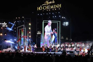 晚会上的文艺节目。（图：越通社）