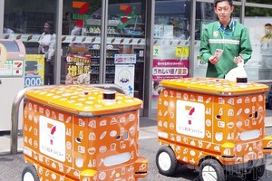 7-Eleven日本公司的送货机器人。（图：共同社）