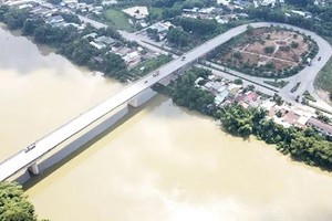 同奈省与平阳省合作兴建胡志明市环市四路上的跨省守边桥。（图：同奈报）