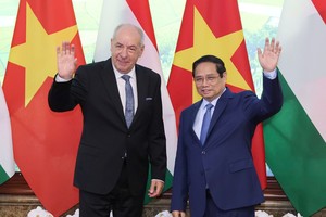 政府总理范明政会见匈牙利总统苏约克·塔马斯。 