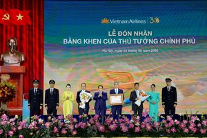 越航庆祝30周年并荣获政府总理奖状