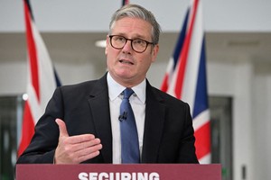 英国首相施纪贤表示，将恢复英国战备状态，并提高英国武器生产能力。（图：路透社）