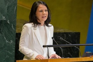 联合国大会第八十届会议当选主席贝尔伯克向各代表团发表讲话。（图：联合国）