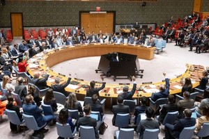 联合国安理会会议全景，安理会成员投票赞成呼吁在加沙立即实现永久停火的决议草案。（图：联合国）