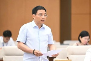 财政部长阮文胜在会上发言。