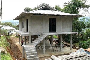 安沛省为贫困家庭建设的坚固住房。