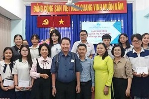 鼓励越华子弟努力向上