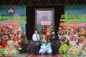 安江省领导走访慰问并祝贺和好教创教86周年大典。（图：越通社）