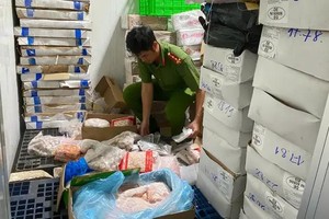 职能力量查获来源不明食品。