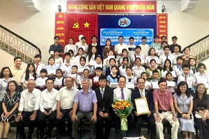 台商奖学基金会颁发53份助学金