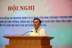 党中央书记处常务书记陈锦秀主持会议并发表讲话。（图：人民公安）