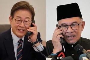 韩国总统李在明与马来西亚总理安瓦尔·易卜拉欣通话。（图：韩联社）