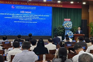 发展本市成为全球、文明、现代、情义之城