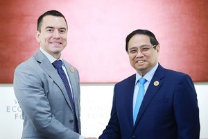 越南政府总理范明政会见厄瓜多尔总统诺沃亚