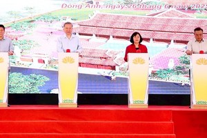 党中央总书记与各代表出席动工仪式。