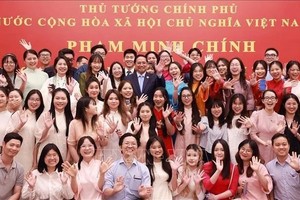 越南政府总理范明政会见旅居中国越南人社群代表。（图：越通社）