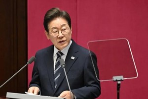 6月26日在首尔汝矣岛的国会大楼，韩国总统李在明发表施政演说，呼吁国会及时处理补充预算案。（图：AFP）