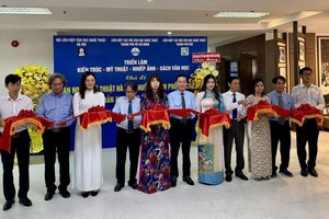 50周年英雄赞歌展会开幕仪式。