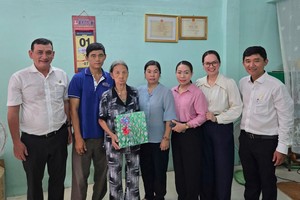 平西坊向华人贫困户移交温情屋