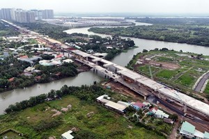 途经旧守德市辖区的环市三路，长逾14公里的高架路段。（图：越通社）