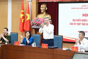 苏林总书记向与会代表致意。（图：N.Y）