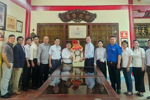 探访二府会馆。