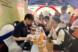  众多年轻求职者前至本市一家辅业劳务中心寻求就业机会。（示意图：金创）