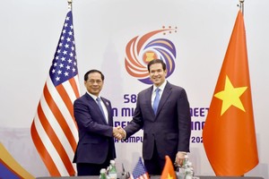 越南政府副总理兼外长裴青山会见美国国务卿鲁比奥。（图：越通社）