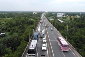 胡志明市—隆城—油曳高速公路一隅。（图：CTV）