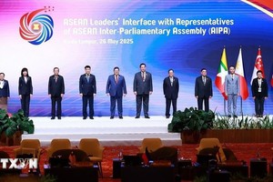 东盟议会联盟成员代表合影。（图：越通社）