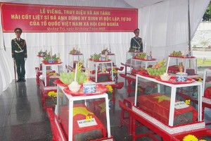 为12副烈士骸骨举行追悼及安葬