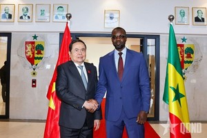 越南国会主席陈青敏会见塞内加尔总理奥斯曼‧松科。（图：越通社）